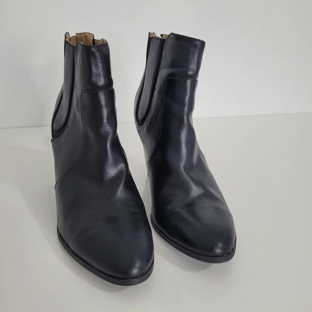 Adrienne Vittadini black leather booties